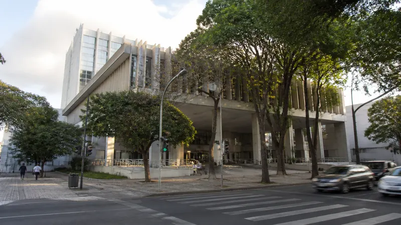 Prefeitura de BH nomeia 104 aprovados em concurso da saúde