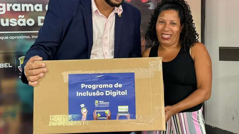 Prodabel entrega computadores recondicionados a 143 famílias da Regional Norte
