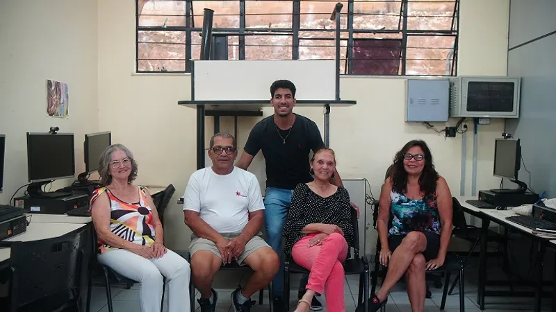 Programa de Inclusão Digital da PBH emite mais de 2,8 mil certificados para idosos