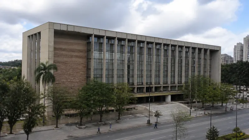 Quatro vereadores de BH deixam a Câmara após eleição e suplentes assumem vagas