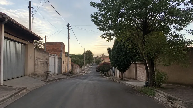 Rua no Jardim Vitória passa a homenagear dono de lar que desabou em BH