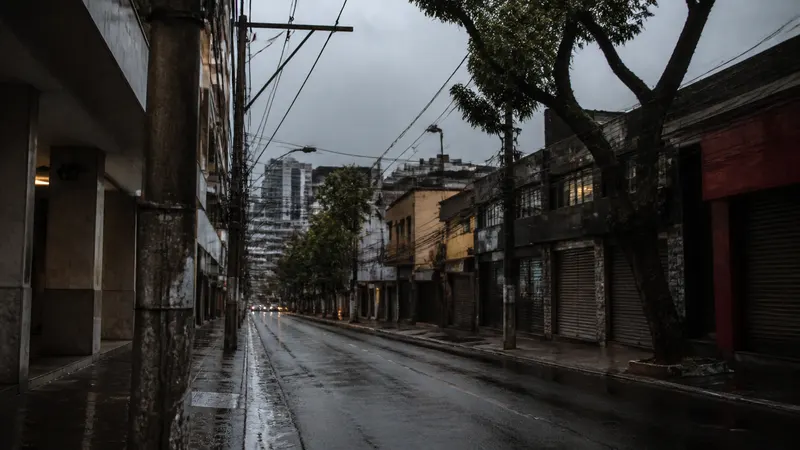 Savassi tem mais de 30 horas sem energia após temporal; moradores e comerciantes relatam prejuízos