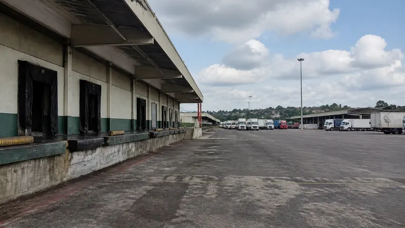 Simões visita Ceasa, anuncia reforma de asfalto e cumpre agenda em BH