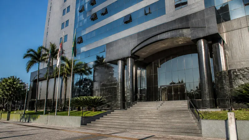 TRE-MG mantém multa de R$ 5 mil à campanha de Kalil por propaganda eleitoral