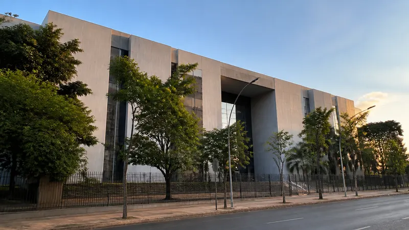 TRE-MG segue apuração e aguarda notificação sobre votação até 19h