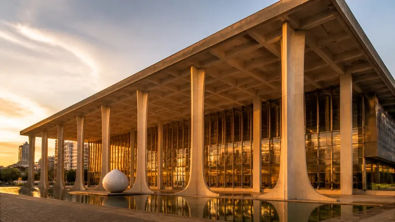 UFMG abre exposição do centenário; Escola de Artes celebra 20 anos no Palácio das Artes