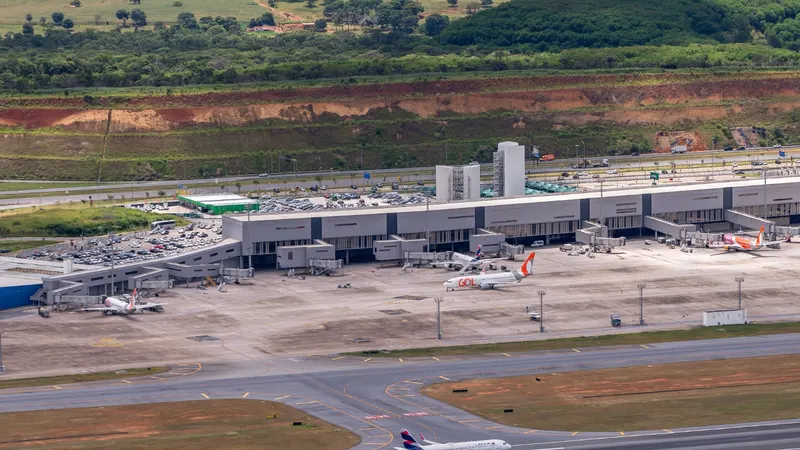 Voo de Confins para São Paulo é cancelado após suspeita de bomba
